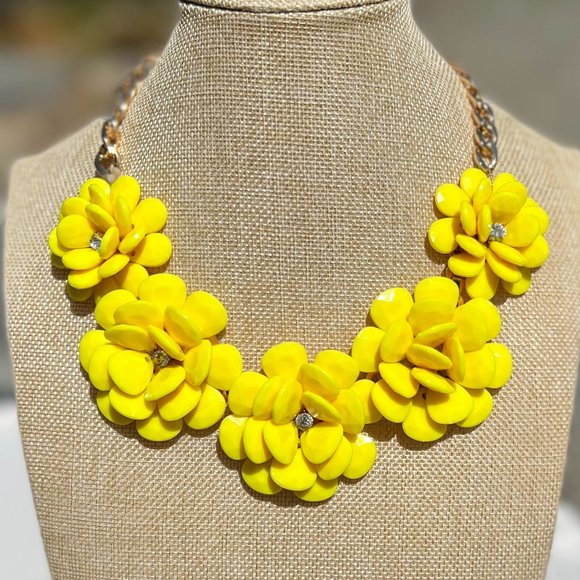 Boho Statement Necklace Chunky Yellow Flower Rosette Rhinestone Gold Chain NWT - Picture 1 of 5